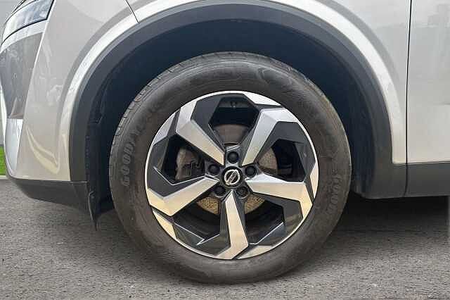 Nissan Qashqai 1.3 DiG-T MH 158 N-Connecta 5dr