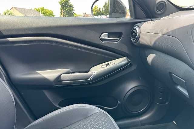 Nissan Juke 1.0 DiG-T N-Connecta 5dr