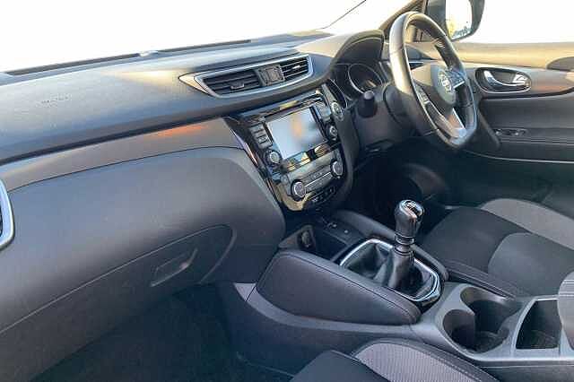 Nissan Qashqai 1.6 DiG-T N-Connecta 5dr