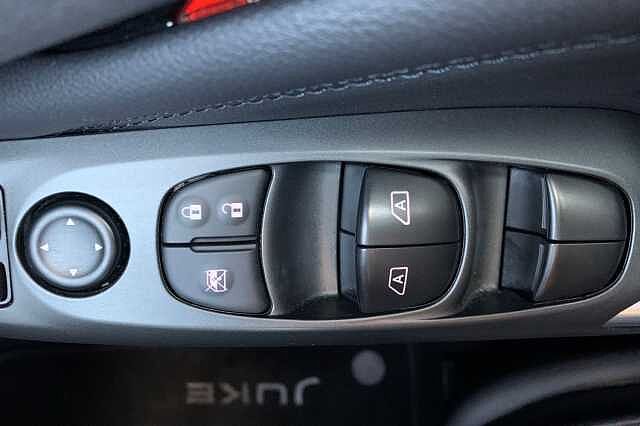 Nissan Juke 1.0 DiG-T N-Connecta 5dr DCT