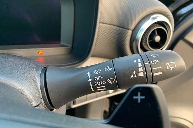 Nissan Juke 1.0 DiG-T N-Connecta 5dr DCT