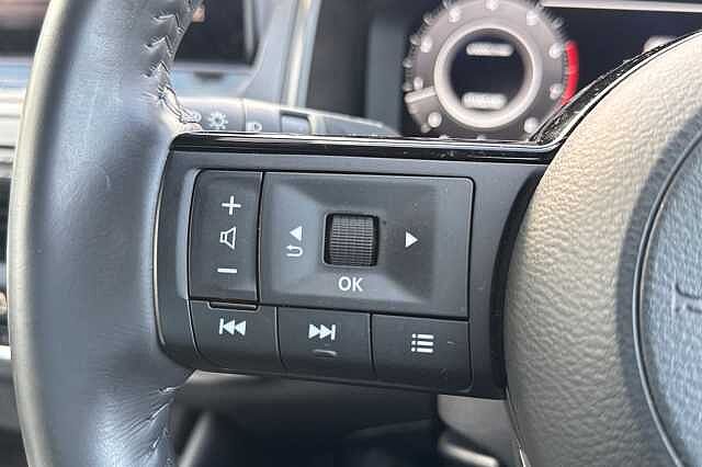 Nissan Qashqai 1.3 DiG-T MH N-Connecta 5dr