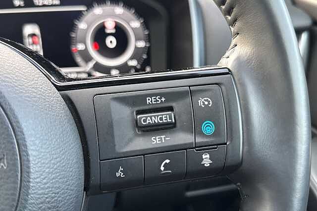 Nissan Qashqai 1.3 DiG-T MH N-Connecta 5dr