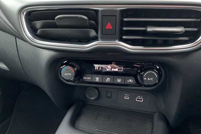 Nissan Juke 1.0 DiG-T N-Connecta 5dr