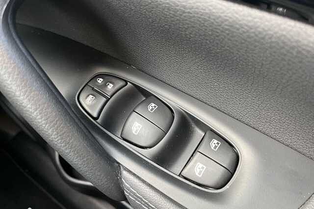 Nissan Qashqai 1.3 DiG-T 160 N-Connecta 5dr DCT [Glass Roof Pack]
