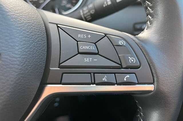 Nissan Qashqai 1.3 DiG-T 160 N-Connecta 5dr DCT [Glass Roof Pack]