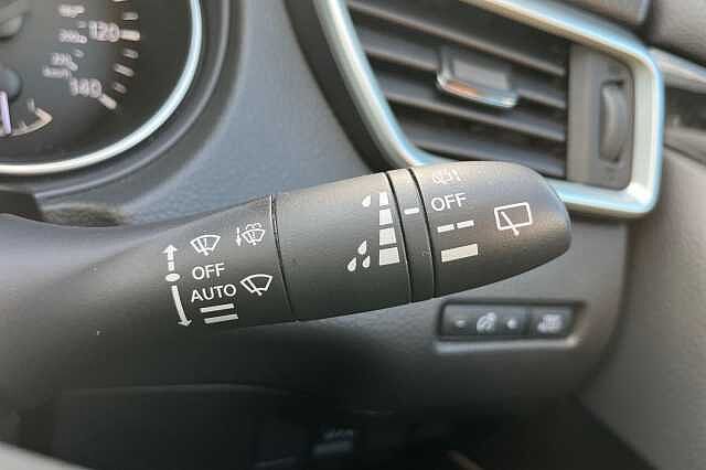 Nissan Qashqai 1.3 DiG-T 160 N-Connecta 5dr DCT [Glass Roof Pack]