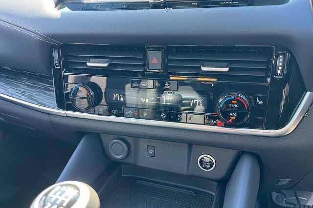 Nissan Qashqai 1.3 DiG-T MH Tekna [Bose] 5dr