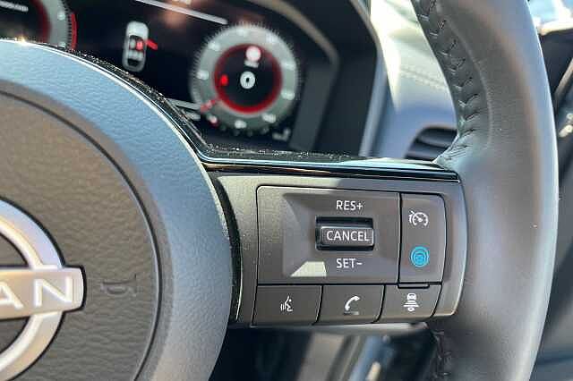 Nissan Qashqai 1.3 DiG-T MH Tekna [Bose] 5dr